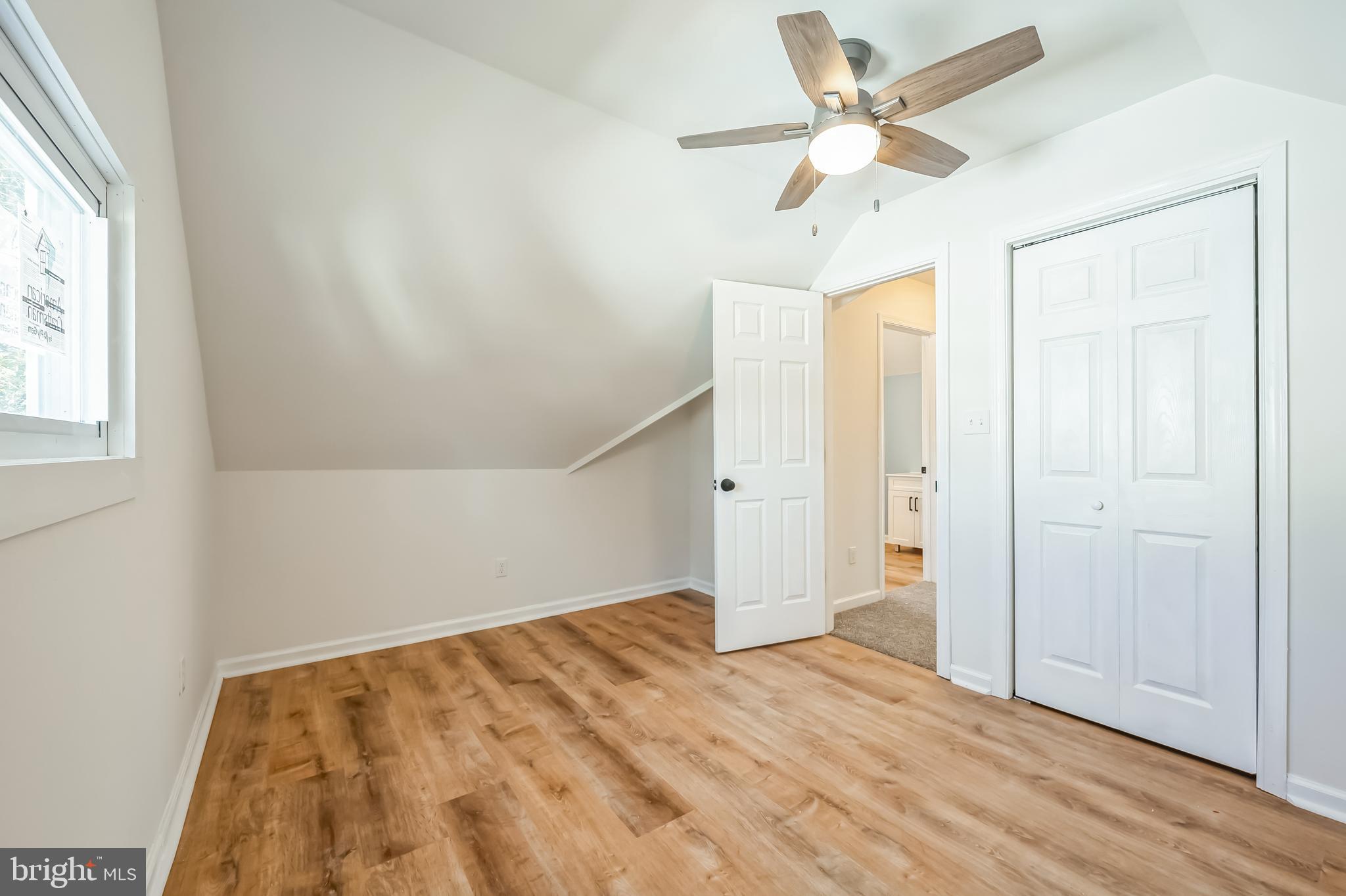 5 River Lane Levittown, PA 19055 - Photo 6 of 35 wooden floor in an empty room