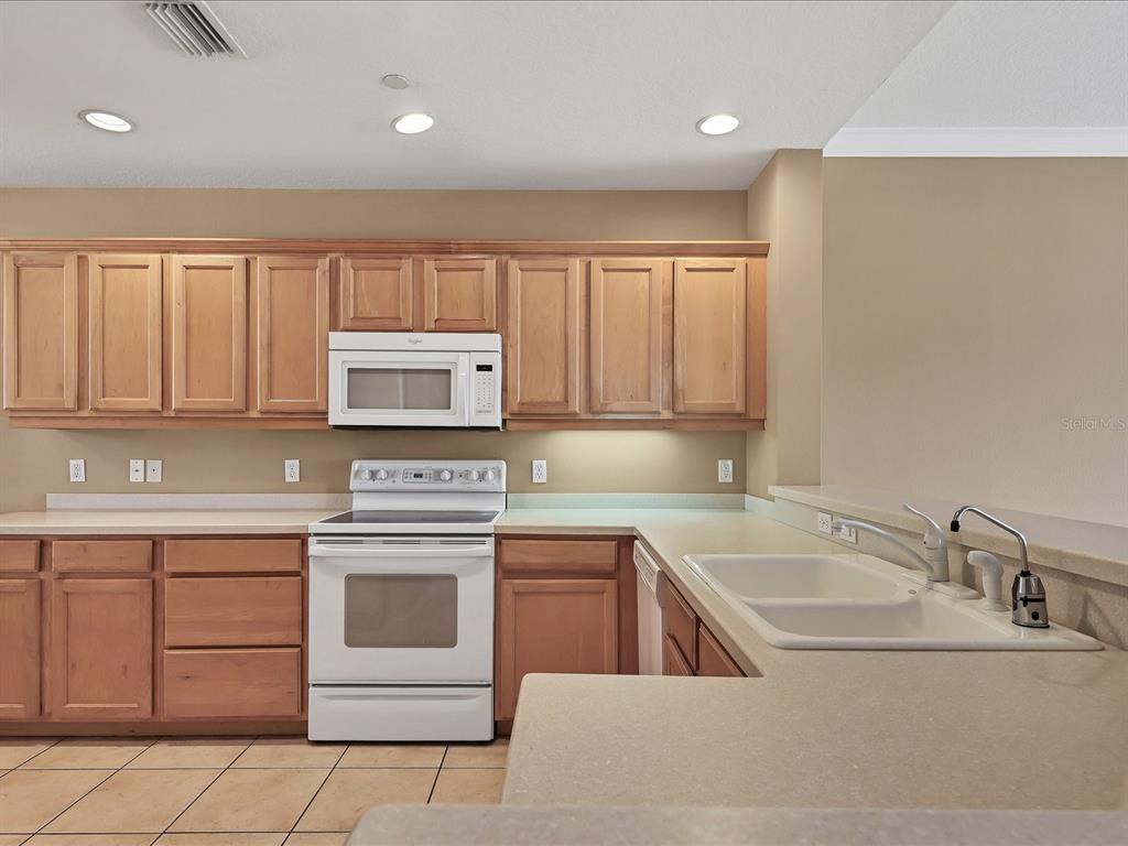 8406 Wethersfield Run, Unit 104 Lakewood Ranch, FL 34202 - Photo 20 of 48
