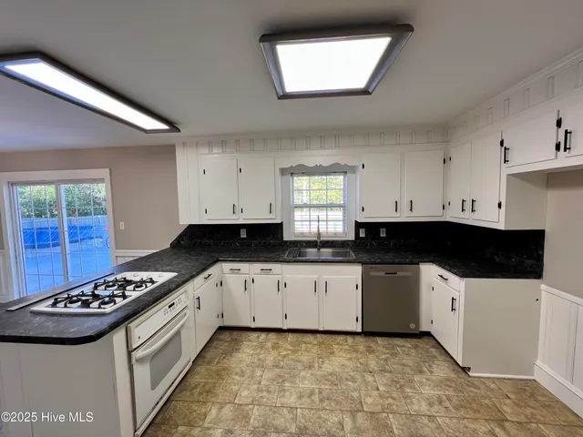 $245,000 | 1942 Highway 33, Chocowinity, NC 27817