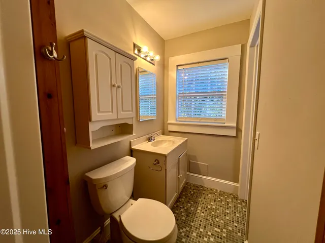 $245,000 | 1942 Highway 33, Chocowinity, NC 27817