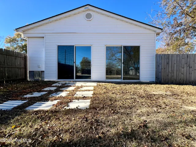 $245,000 | 1942 Highway 33, Chocowinity, NC 27817