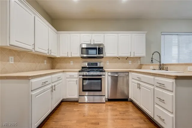 $1,900 | 6234 Dartington Hall Street, Henderson, NV 89011