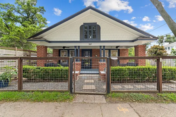 $950,000 | 307 East 8th Street, Houston, TX 77007