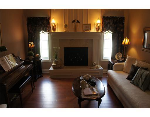 508 McCombs Road Venetia, PA 15367 - Photo 5 of 18 Living Room.