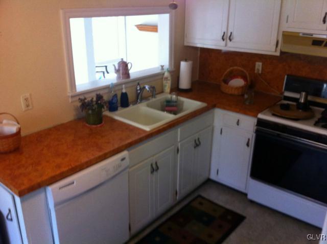 508 Westbrook Road Effort, PA 18330 - Photo 21 of 49 a kitchen with a sink stove and cabinets