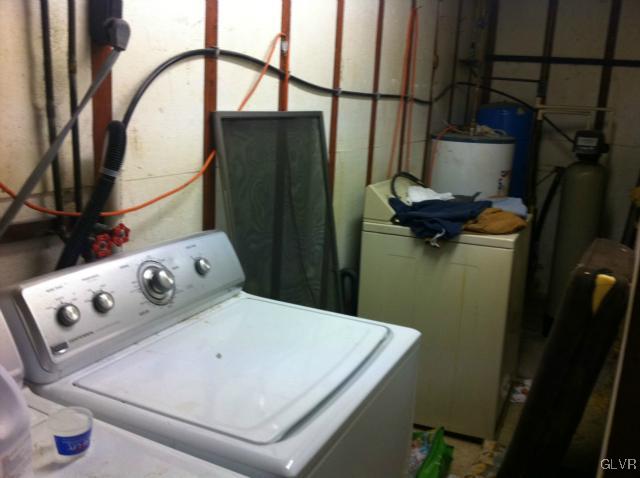 508 Westbrook Road Effort, PA 18330 - Photo 36 of 49 a utility room with dryer and washer