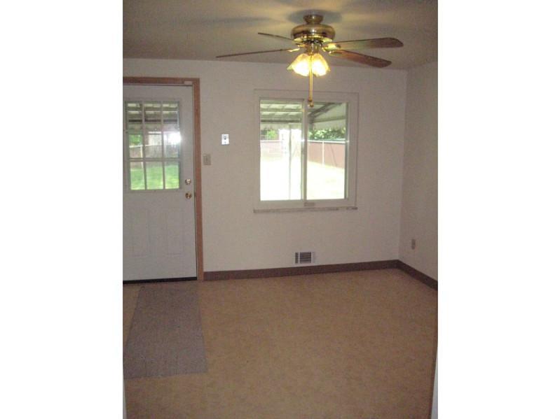 53 Rose Leaf Road Pittsburgh, PA 15220 - Photo 3 of 24 Living Room.