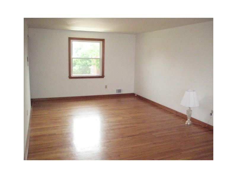 53 Rose Leaf Road Pittsburgh, PA 15220 - Photo 4 of 24 Living Room.