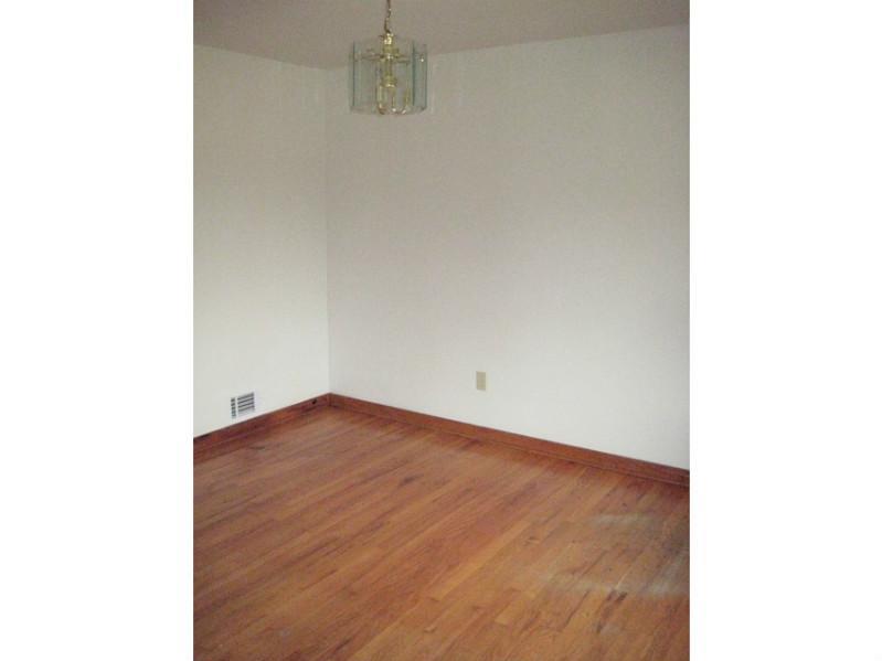 53 Rose Leaf Road Pittsburgh, PA 15220 - Photo 5 of 24 Living Room.
