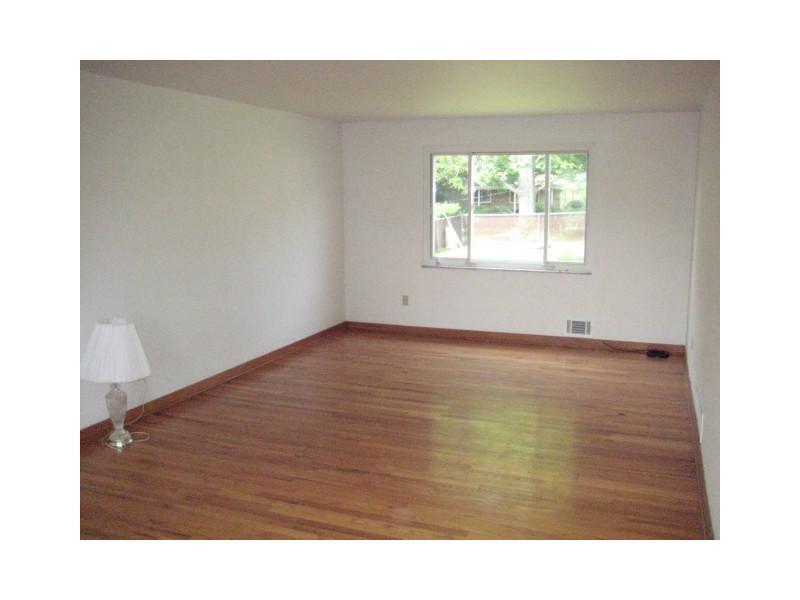 53 Rose Leaf Road Pittsburgh, PA 15220 - Photo 7 of 24 Living Room.