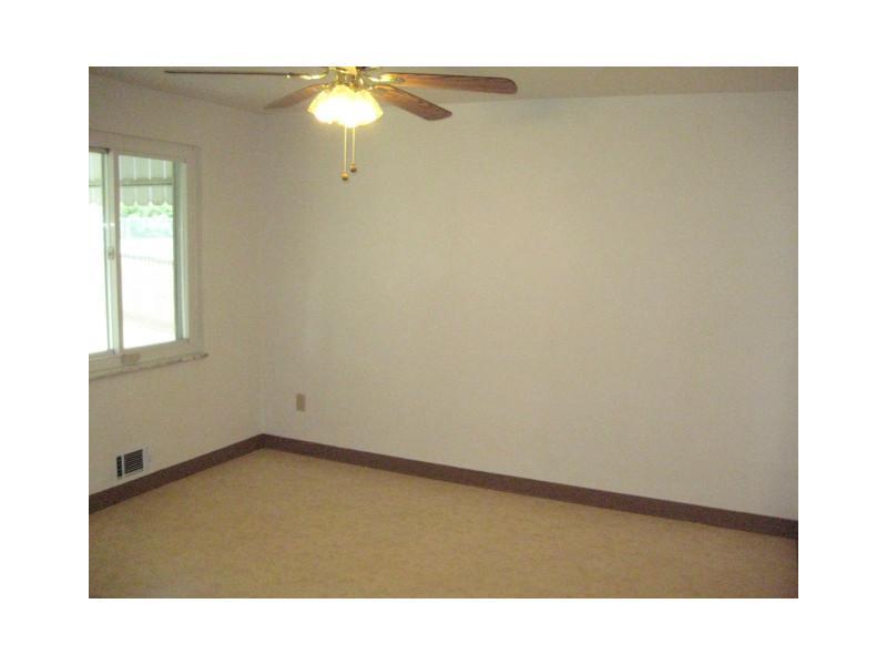 53 Rose Leaf Road Pittsburgh, PA 15220 - Photo 8 of 24 Living Room.