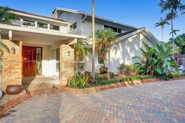 wooden floor in an empty room with wooden floor