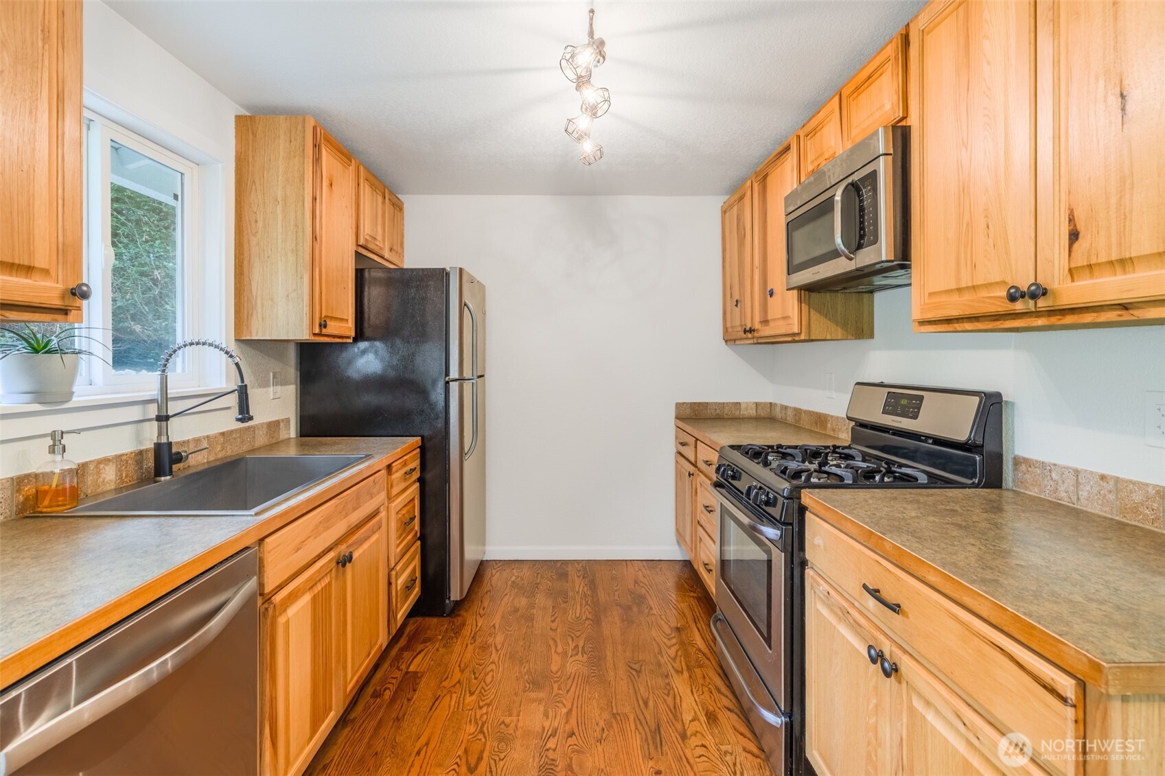 16925 Southeast 252 Place Covington, WA 98042 - Photo 12 of 32