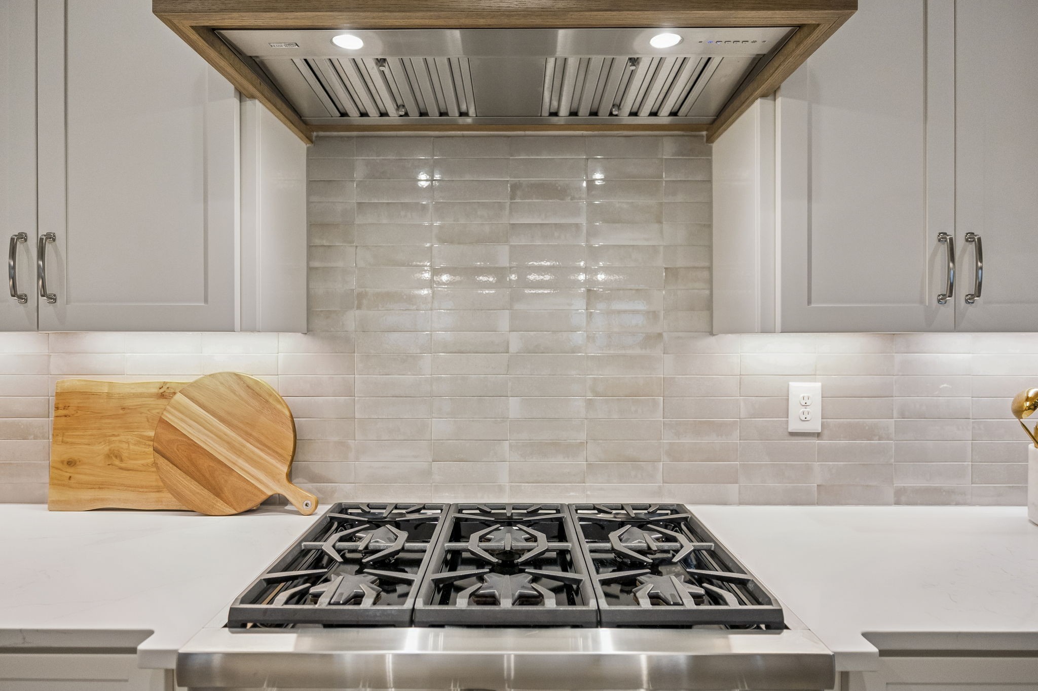 1013 William Street Franklin, TN 37064 - Photo 17 of 57 a bathroom with a stove