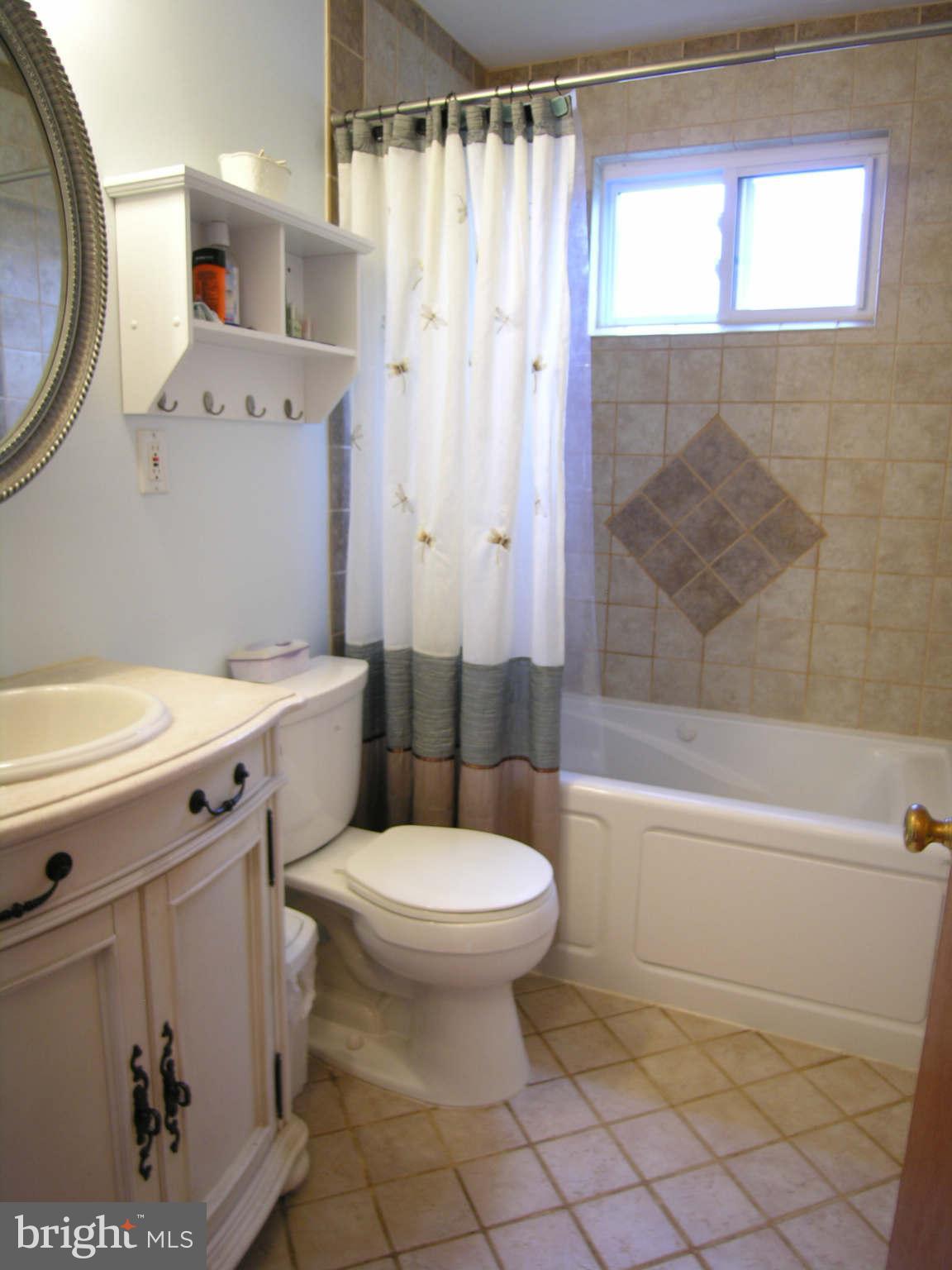8105 Bon Air Road Baltimore, MD 21234 - Photo 14 of 30 Bath