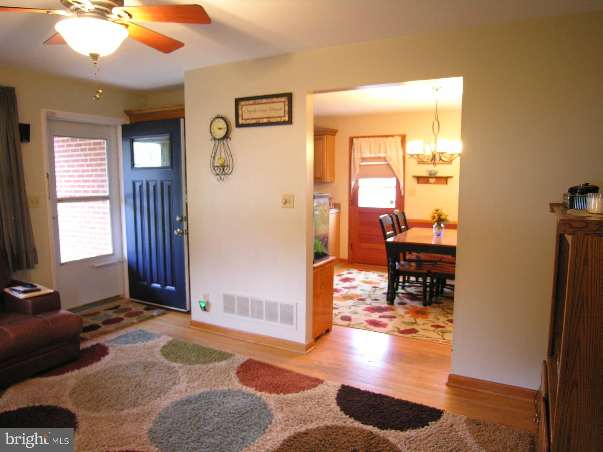 8105 Bon Air Road Baltimore, MD 21234 - Photo 6 of 30 Living Room