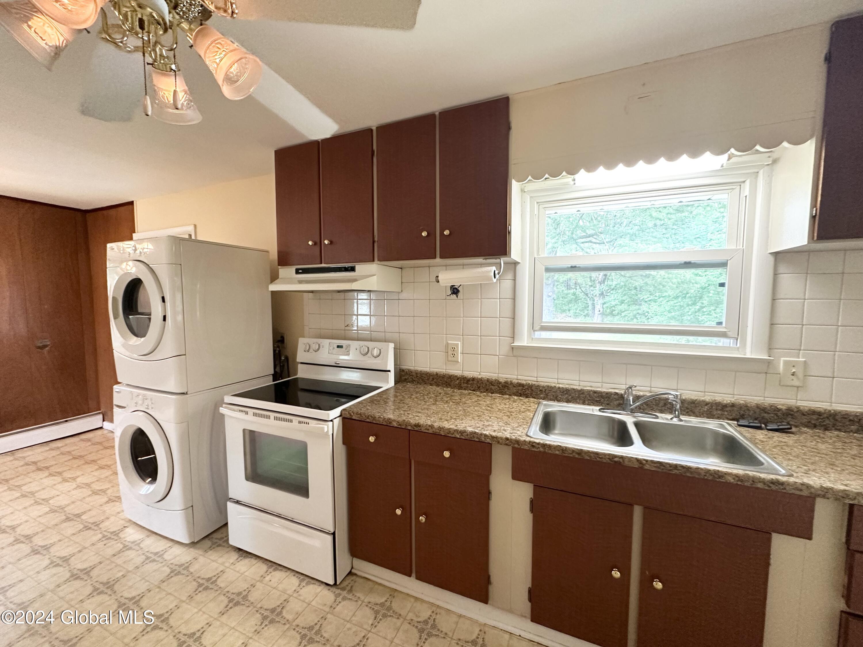 111 Beacon Road Bethlehem, NY 12077 - Photo 7 of 24 IMG_4330