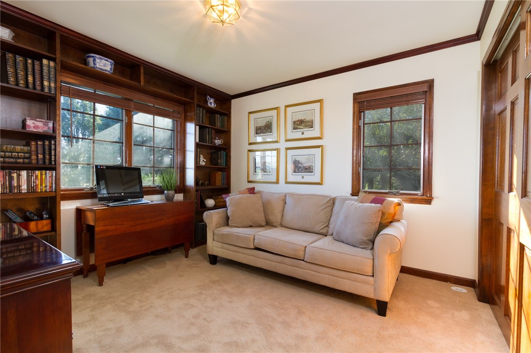 191 Old Beach Road Newport, RI 02840 - Photo 29 of 40 Den- TV room