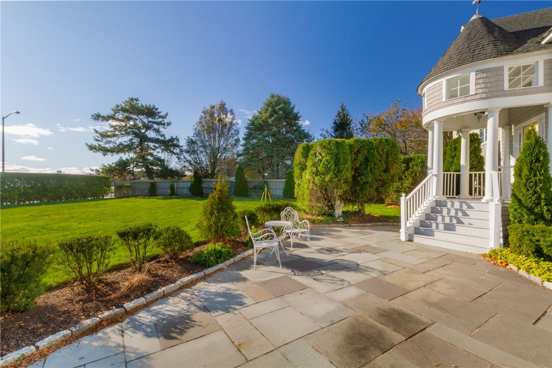 191 Old Beach Road Newport, RI 02840 - Photo 5 of 40 Large Flat grassy yard, hedges for privacy.