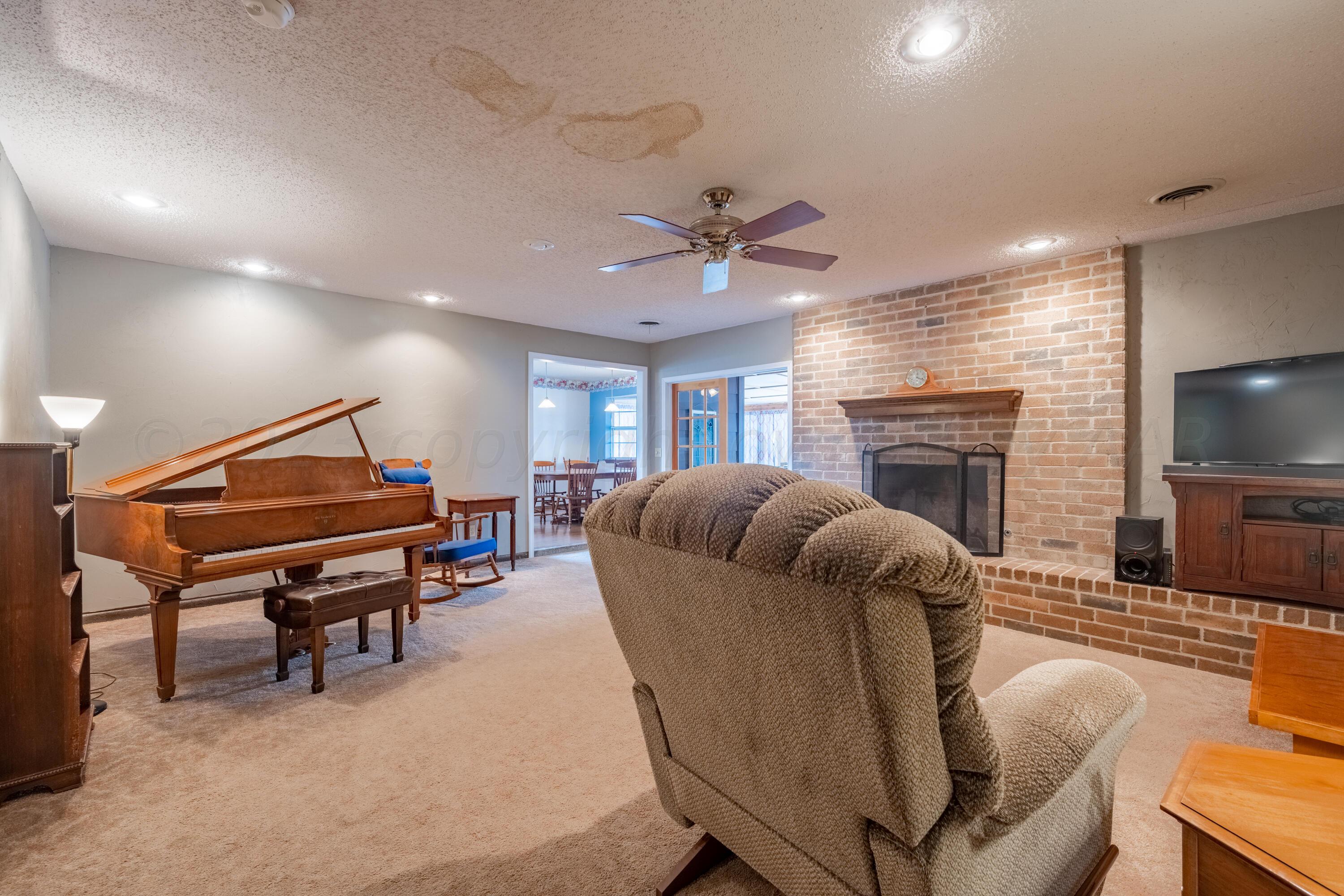 112 Rolling Trail Amarillo, TX 79108 - Photo 8 of 38 living room 2 (2)
