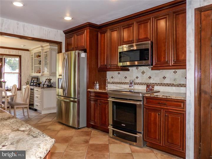 998 Culti Packer Road Yardley, PA 19067 - Photo 11 of 25 Kitchen