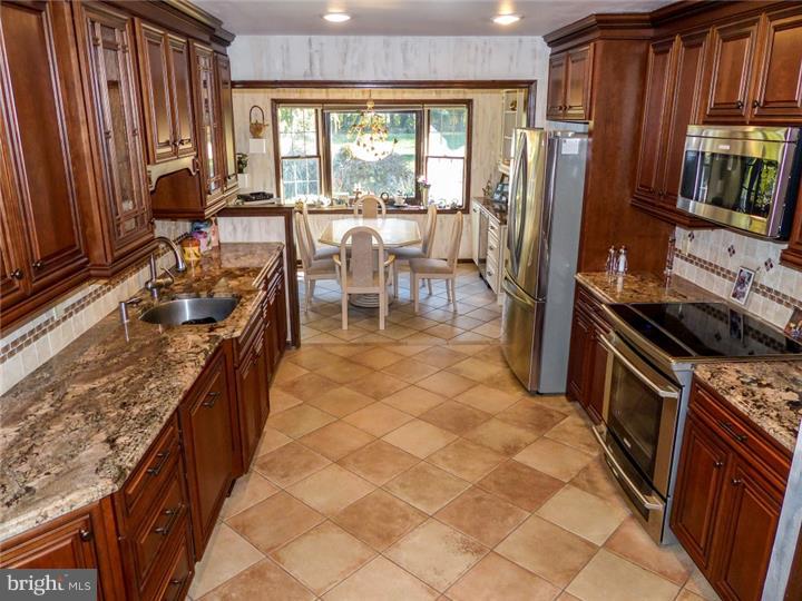 998 Culti Packer Road Yardley, PA 19067 - Photo 12 of 25 Gallery Image 12