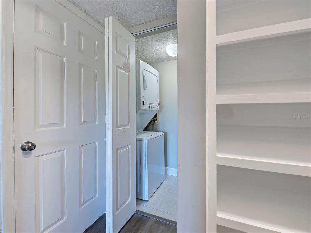 429 Cerromar Lane, Unit 352 Venice, FL 34293 - Photo 21 of 47 a bathroom with a shower