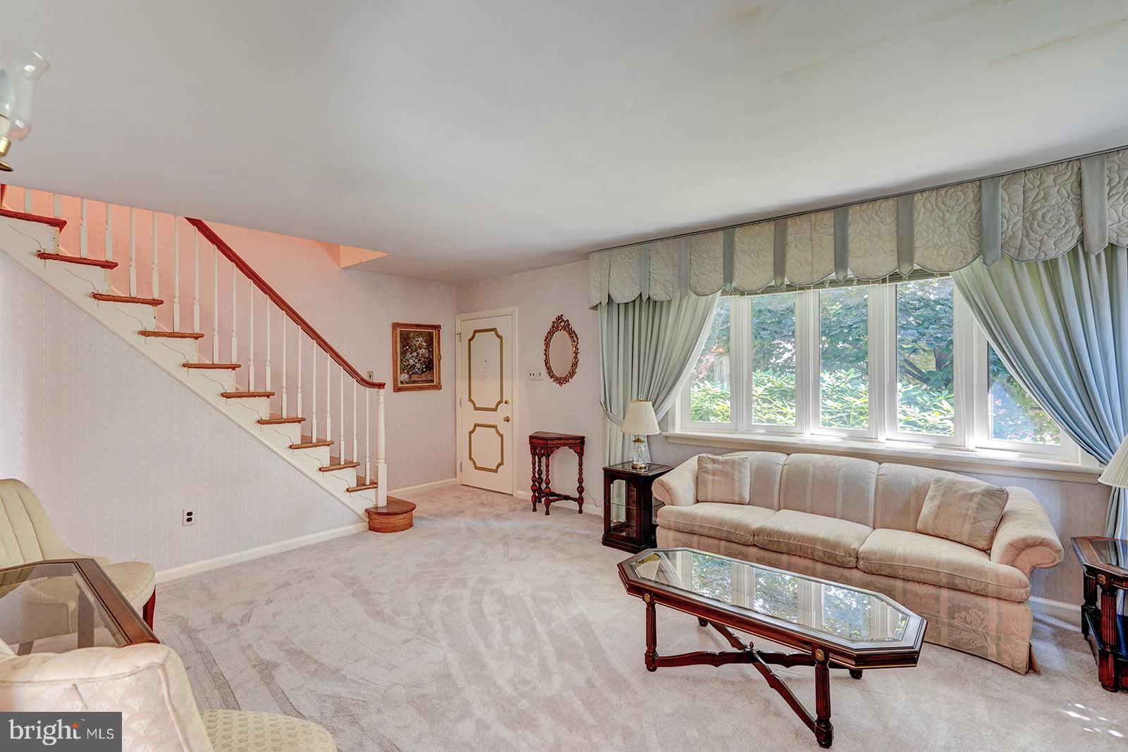 92 Rodmor Road Havertown, PA 19083 - Photo 8 of 46 Living Room