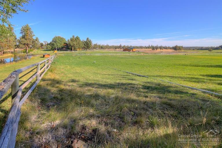18424 Couch Market Road Bend, OR 97703 - Photo 23 of 25 a view of an ocean and a mountain view