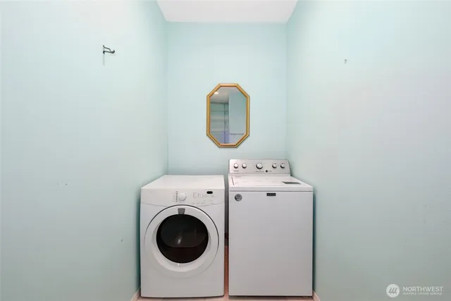 a close up view of a washer and dryer