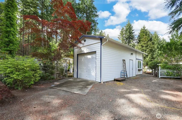 a view of a house with a backyard