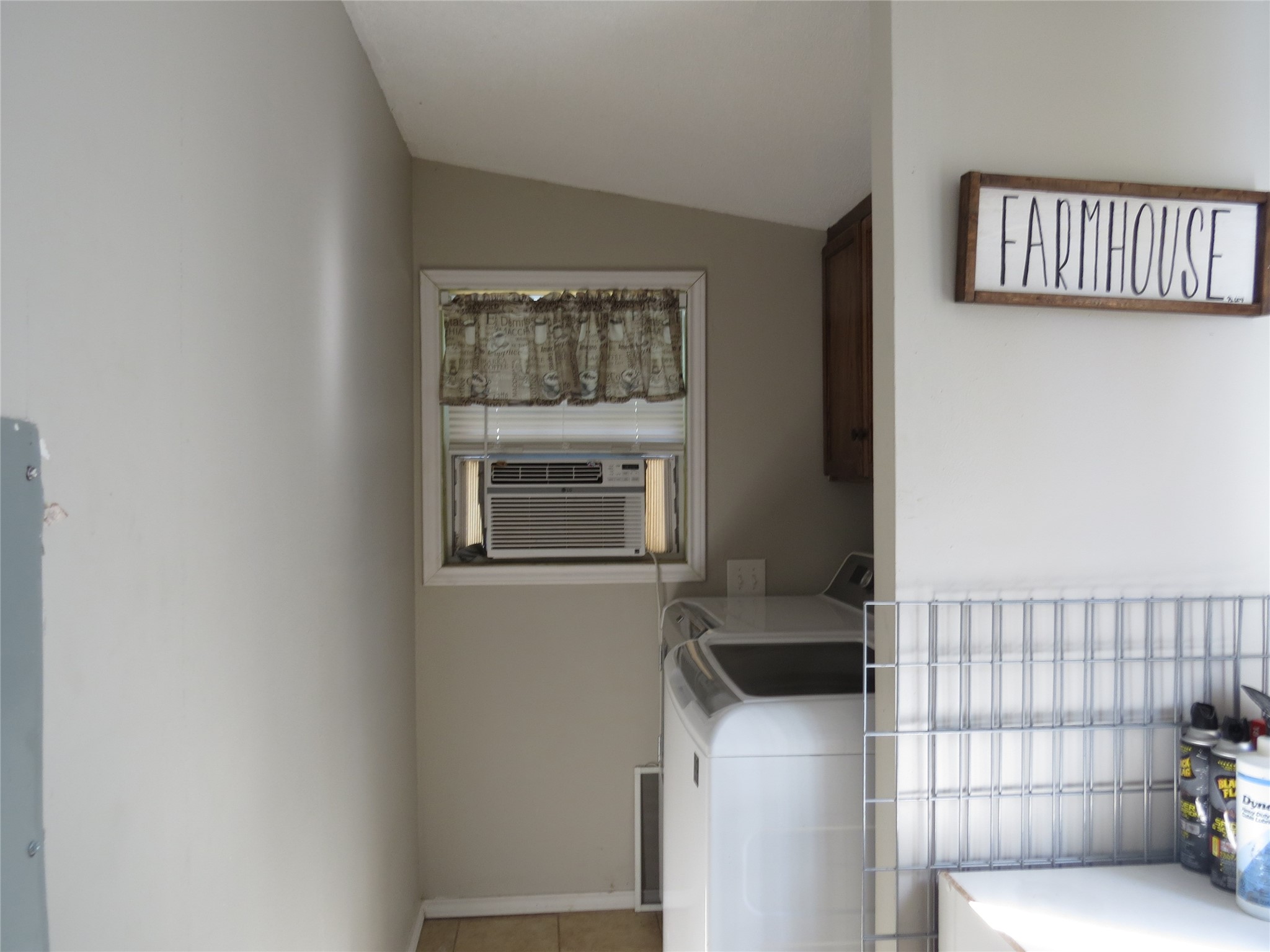 7538 Rocky Ridge Lane Madisonville, TX 77864 - Photo 43 of 48 a kitchen with a refrigerator and a stove