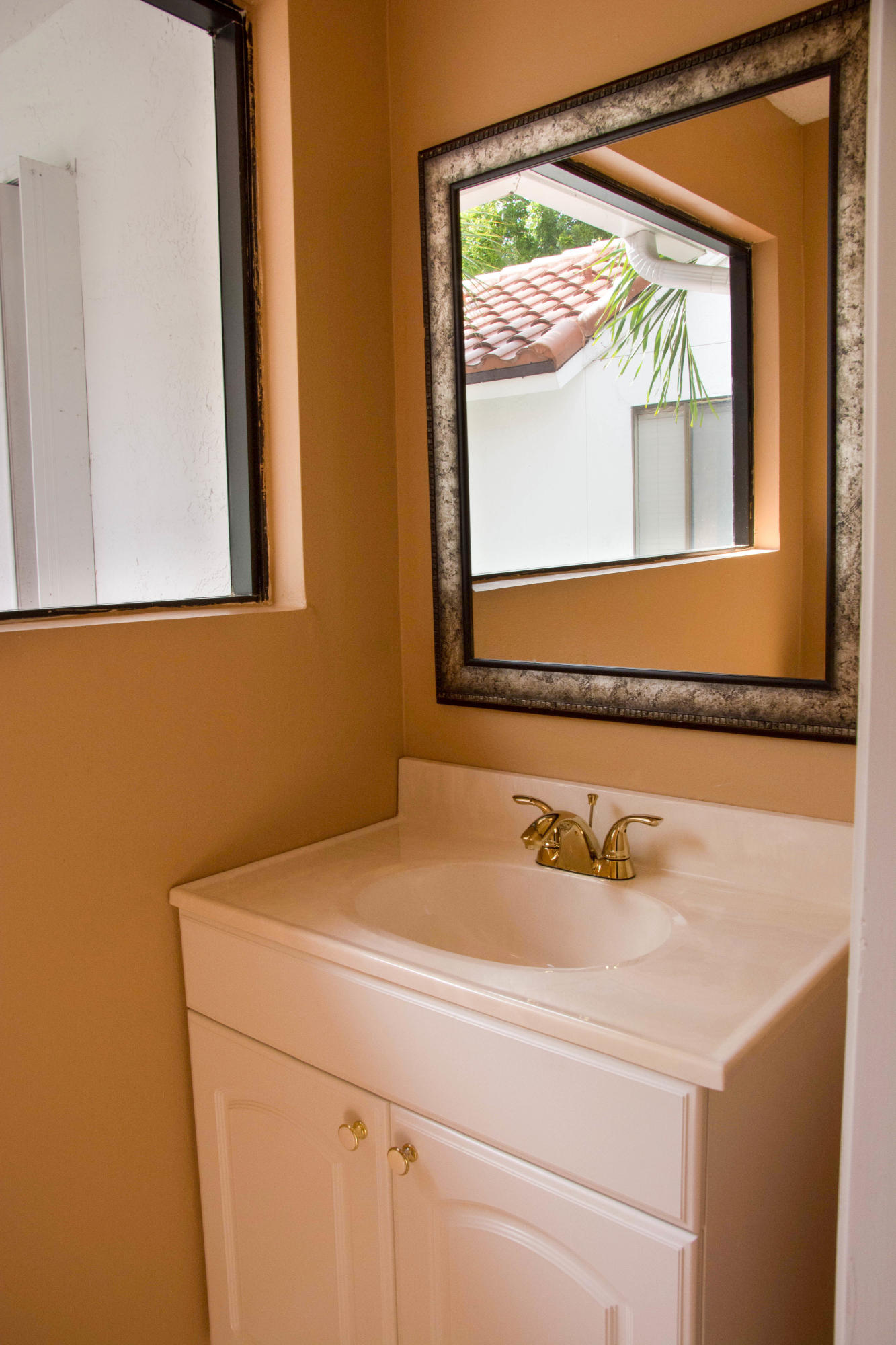 21722 Cromwell Circle Boca Raton, FL 33486 - Photo 12 of 23 21722 2ND LEVEL POWDER ROOM