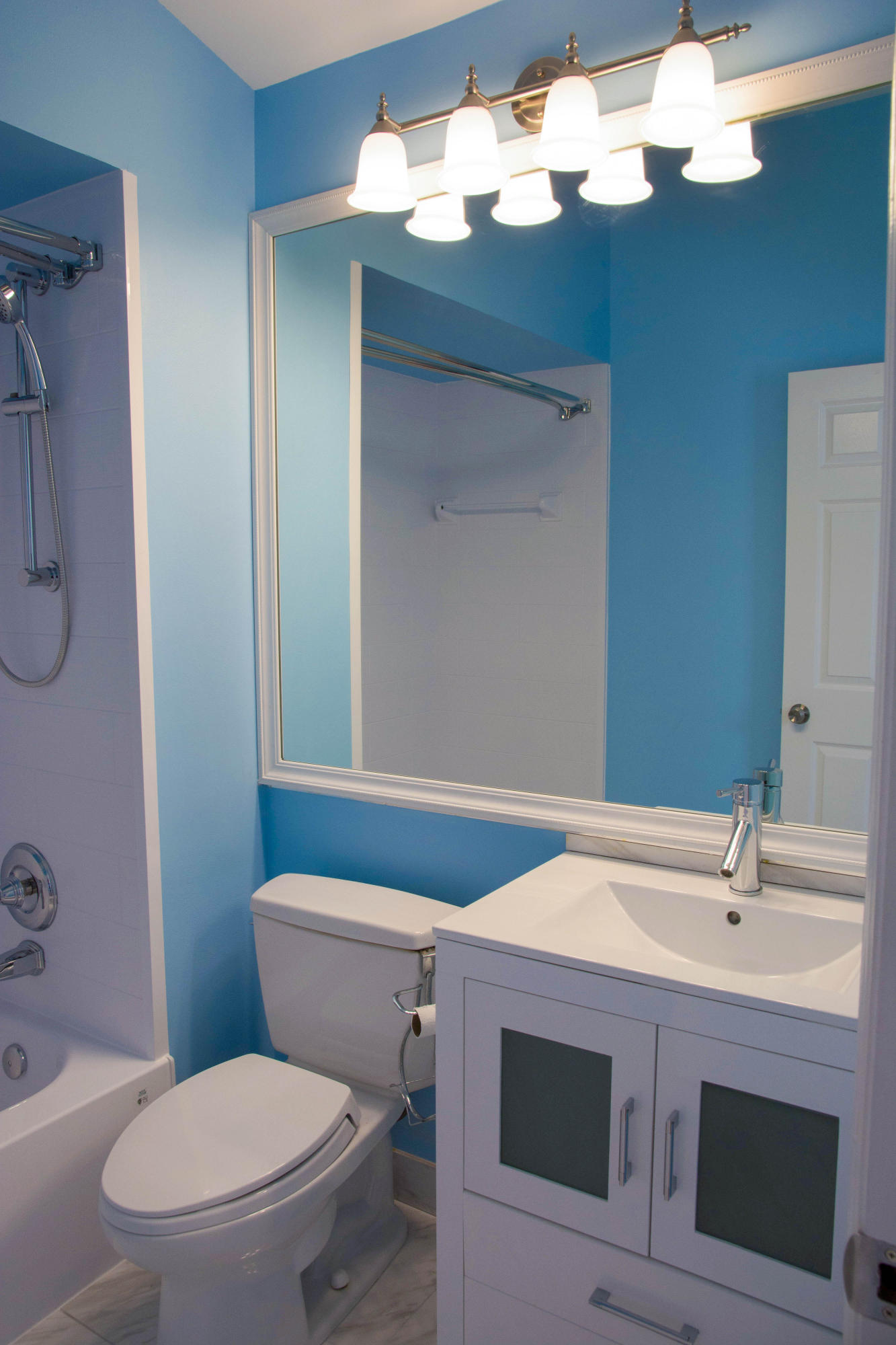 21722 Cromwell Circle Boca Raton, FL 33486 - Photo 19 of 23 21722 ENSUITE 2ND BEDROOM NEW BATH