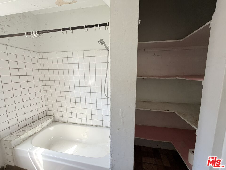 12918 Shreve Road Whittier, CA 90602 - Photo 37 of 42 a bathroom with a bathtub