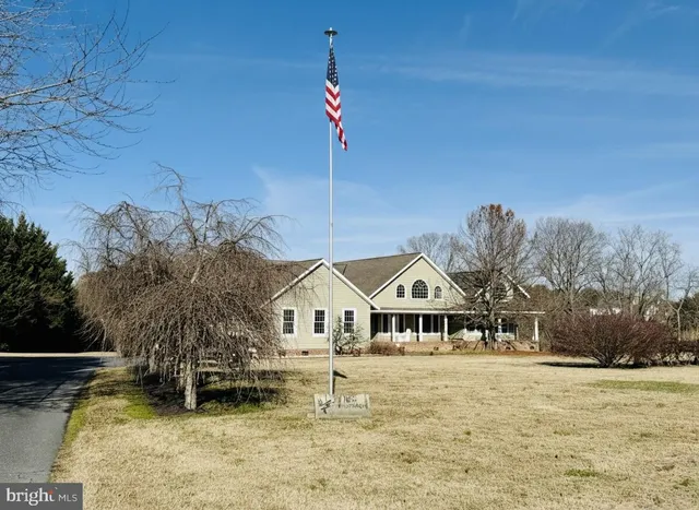 a view of house with garden