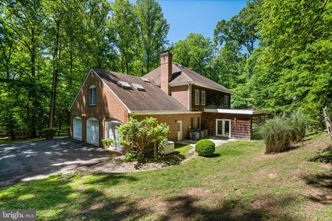 $2,050,000 | 700 Running Brook Drive, Great Falls, VA 22066
