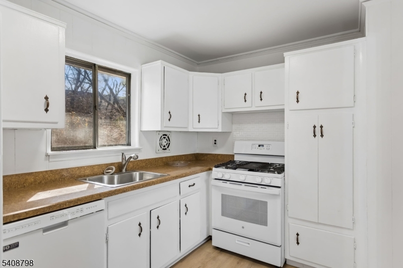 39 Gage Road East Brunswick, NJ 08816 - Photo 6 of 24