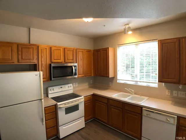 $1,695 | 222 Eyam Hall Lane, Unit 222, Apex, NC 27502