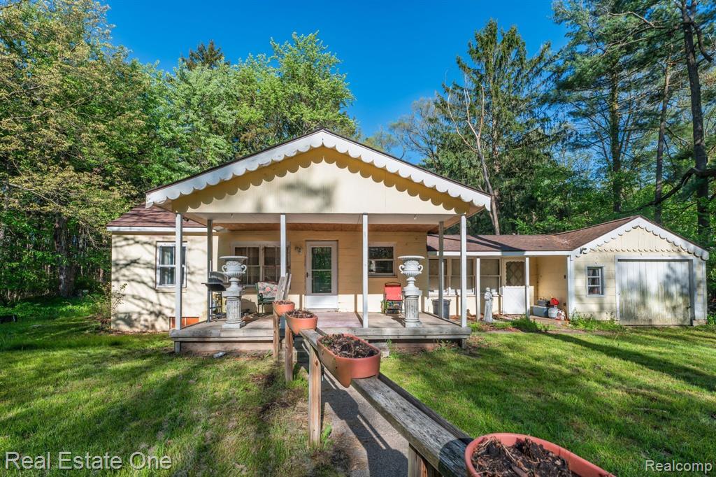 5375 Pleasant Valley Road Brighton, MI 48114 - Photo 6 of 75