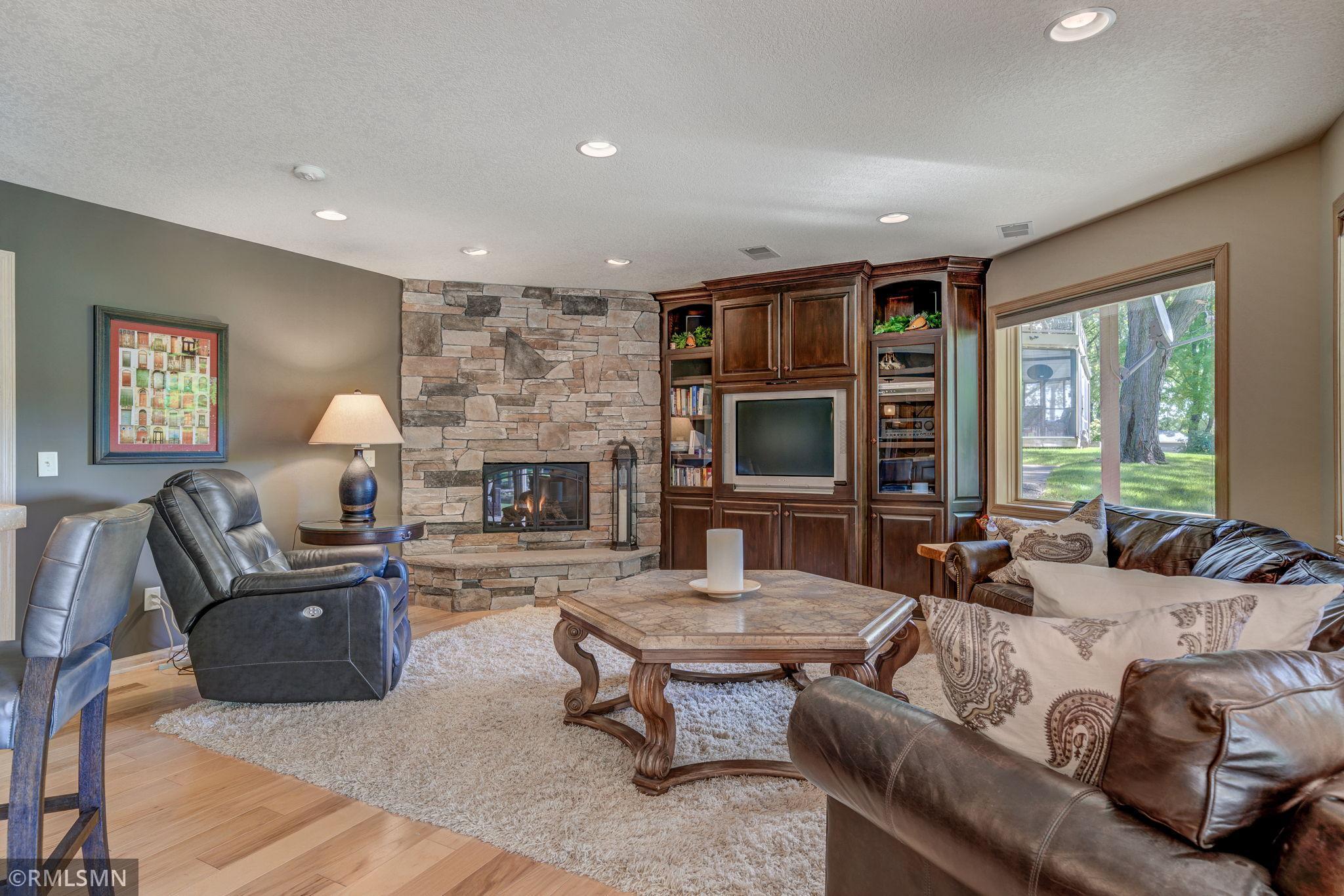 299 Maple Island Road Burnsville, MN 55306 - Photo 29 of 48 Gallery Image 29