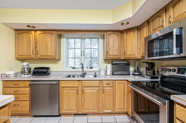 $568,900 | 7 Edward Drive, Sand Lake, NY 12196