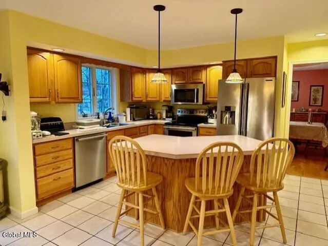 $578,200 | 7 Edward Drive, Sand Lake, NY 12196