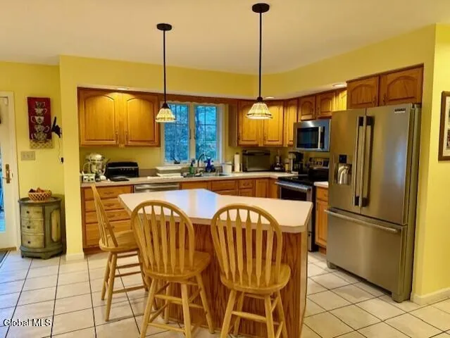 $578,200 | 7 Edward Drive, Sand Lake, NY 12196