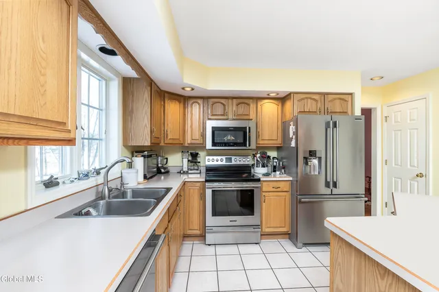 $568,900 | 7 Edward Drive, Sand Lake, NY 12196