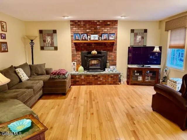 $578,200 | 7 Edward Drive, Sand Lake, NY 12196