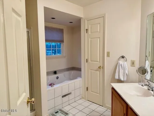 $578,200 | 7 Edward Drive, Sand Lake, NY 12196