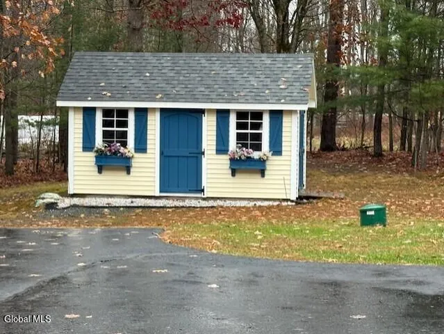 $578,200 | 7 Edward Drive, Sand Lake, NY 12196