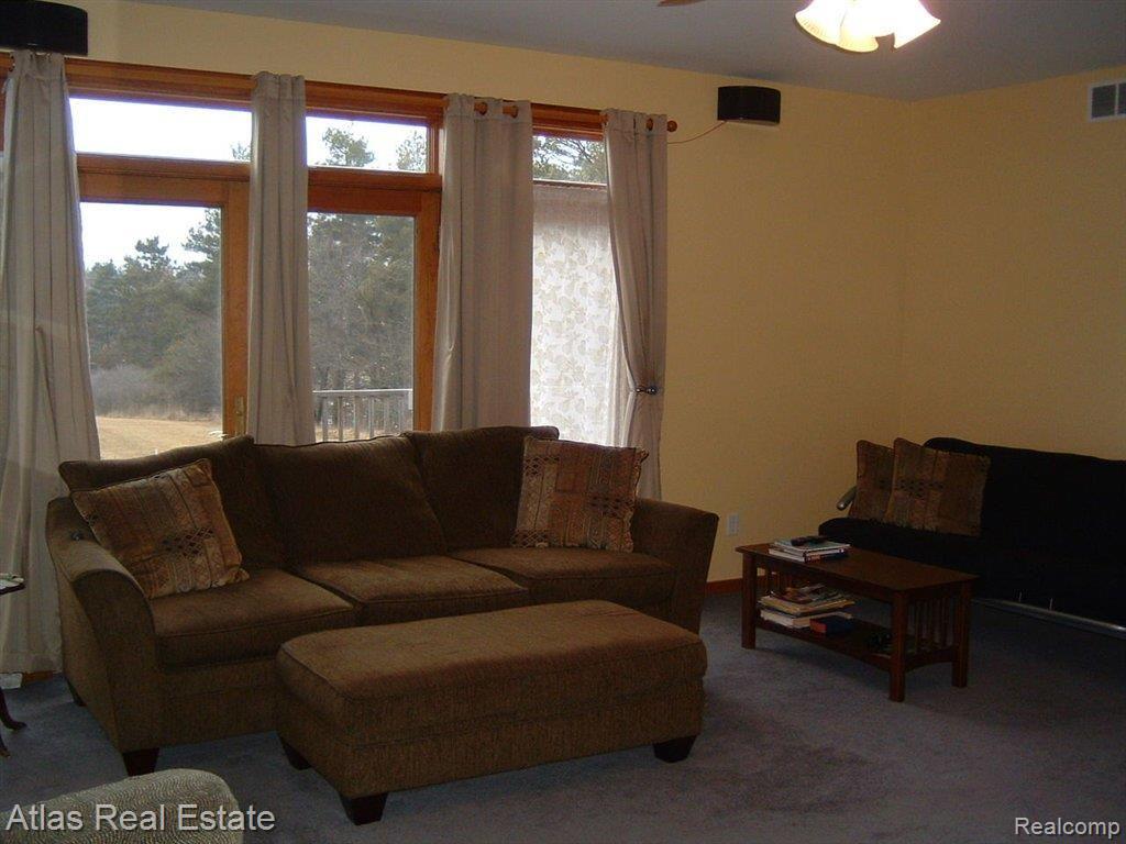 3340 South Henderson Road Davison, MI 48423 - Photo 13 of 18 Henderson 3340 living room.JPG