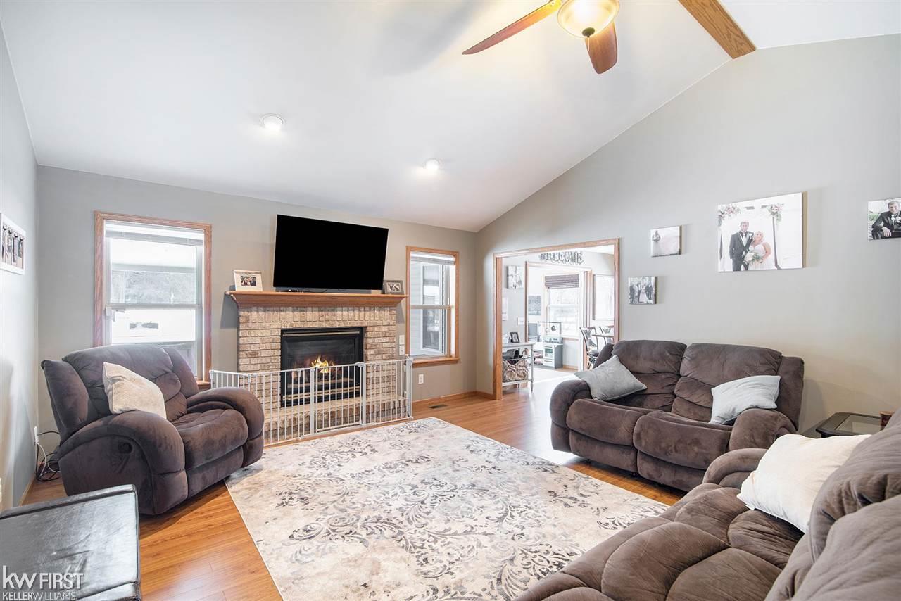 7063 Gillette Road Flushing, MI 48433 - Photo 8 of 42